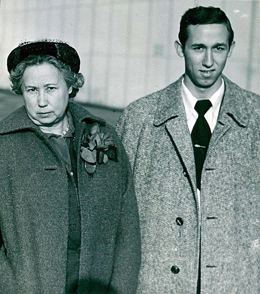 Disney with his mother in 1951