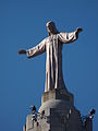 Statue du Sacré-Cœur, au sommet de l'église éponyme.