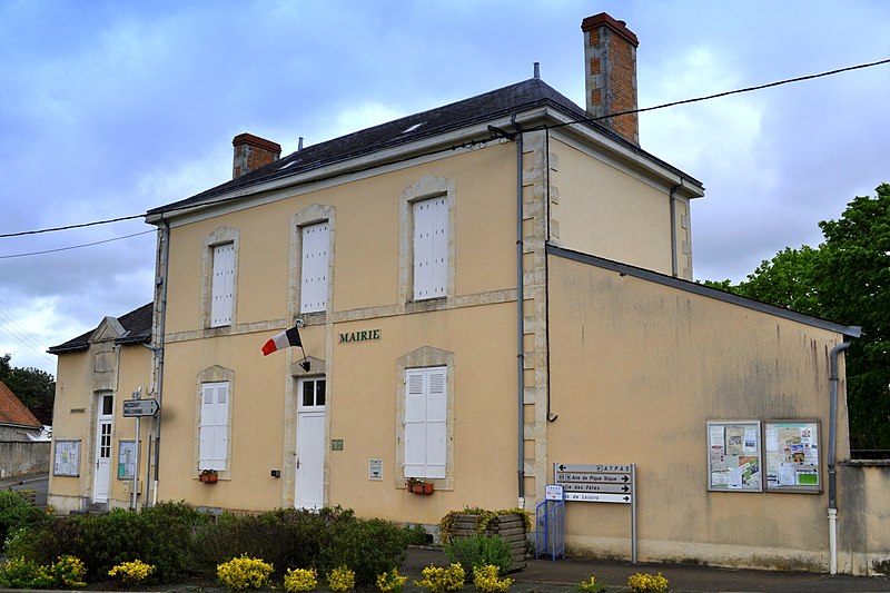 File:Saint-Jean-du-Bois - Mairie (2012).JPG