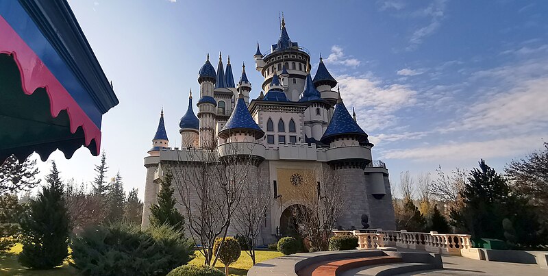 File:Sazova Park, Eskişehir, Turkey 08.jpg