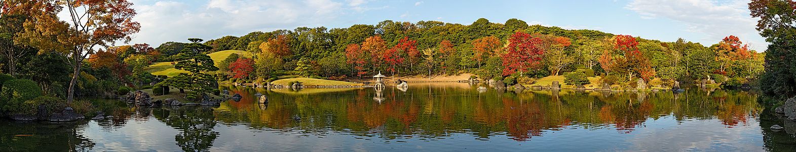 "Scenery_of_Shinji_pond_at_Expo’70_Commemorative_Park,_November_2015,_Osaka_II.jpg" by User:Laitche