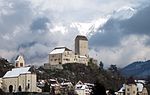 Schloss Sargans med slottsberget från söder.