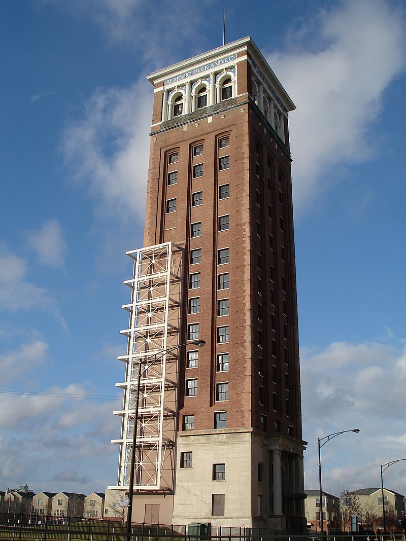 https://upload.wikimedia.org/wikipedia/commons/thumb/1/18/Sears_Merchandise_Building_Tower.jpg/800px-Sears_Merchandise_Building_Tower.jpg