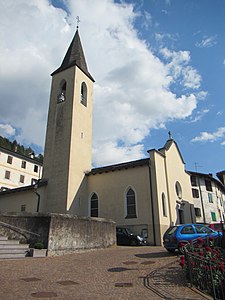 Segonzano - Sevignano - église, côté.JPG