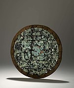 Свечани штит са мозаичком декорацијом. Астеци или Микстеци, 1400-1521 (Британски музеј).