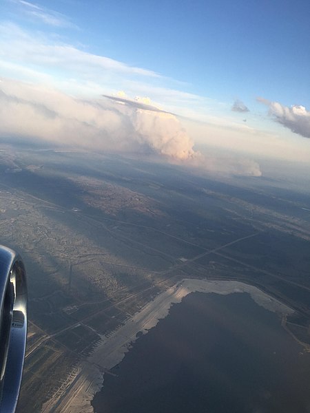 File:Smoke and fire from Fort McMurray wildfire, from plane's view.jpg