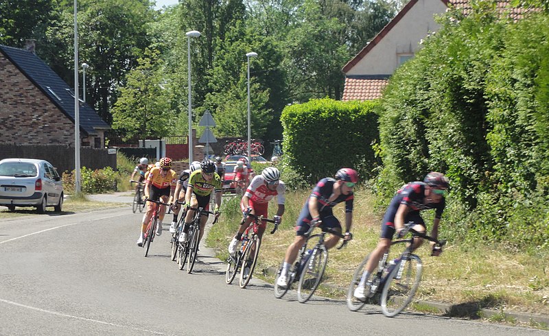 File:Somain & Fenain - Paris-Roubaix espoirs, 2 juin 2019, passage (07).JPG