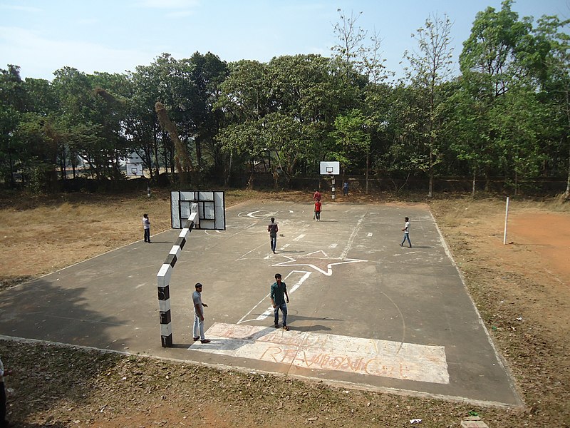 File:Sree Sankara College Kaladay Basket Ball court.JPG