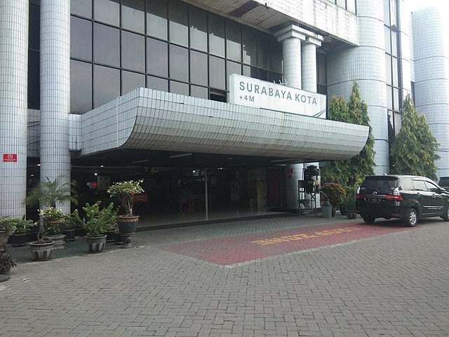 Surabaya Kota Station entrance in 2022, attached with Plaza Indo shopping center