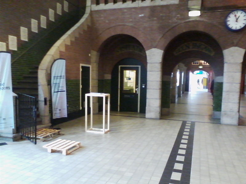 File:Station hall at Maastricht Railway Station.jpg