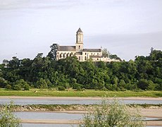La Loire devant l'abbaye de Saint-Florent-le-Vieil.