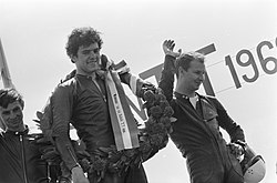 TT Assen. 50cc Lodewijkx (11) links en rechts Hans G. Anscheidt (2) op podium, Bestanddeelnr 921-4814.jpg
