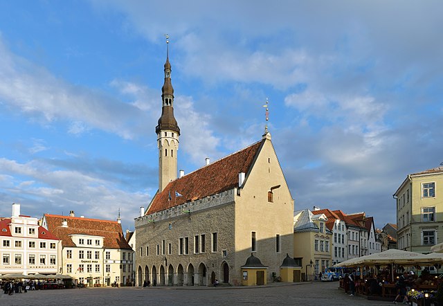 Таллинская ратуша — старейшая в странах Прибалтики и Скандинавии