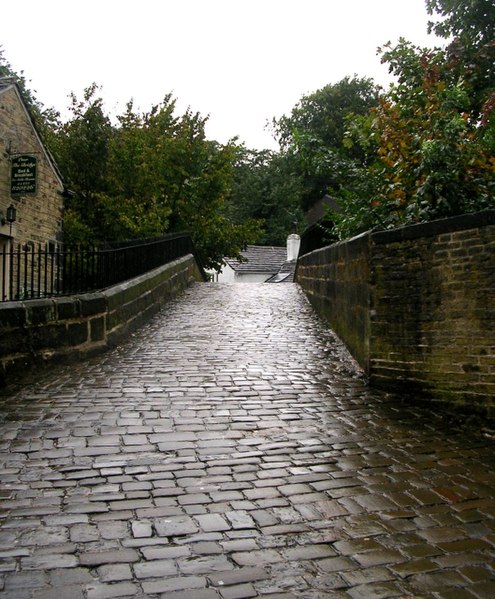 File:The Old Bridge - Priest Lane, Ripponden - geograph.org.uk - 988159.jpg