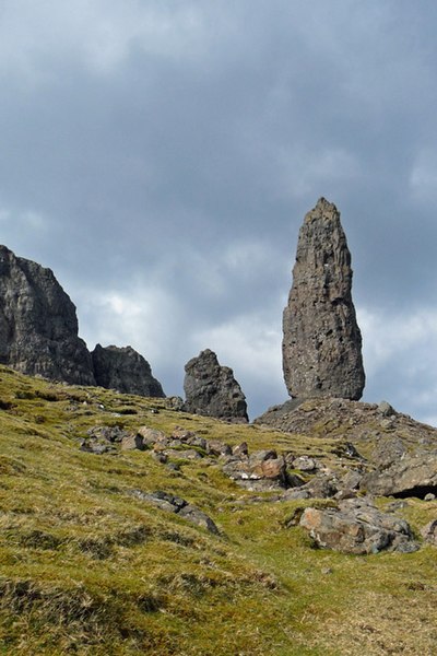 File:The Old Man of Storr (Bodach an Stoir ) - geograph.org.uk - 1239008.jpg