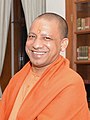 Uttar Pradesh Baş Bakanı Shri Yogi Adityanath, 10 Şubat 2018'de Yeni Delhi'deki Rashtrapati Bhavan'da Başkan Shri Ram Nath Kovind ile görüştü (kırpıldı) .jpg