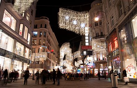 Kärntner Straße during the holiday season