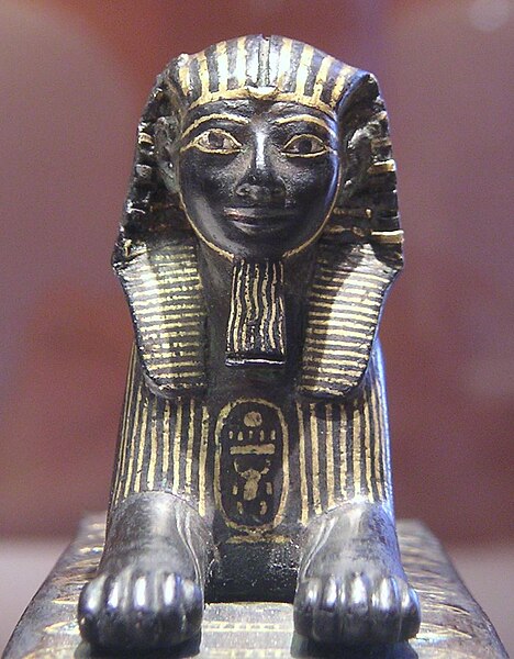 File:Thutmose III sphinx E10897-Louvre 042005 06.jpg