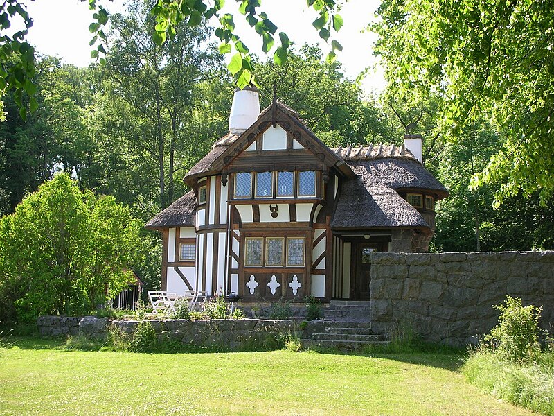 File:Tjolöholms slott, grindstugan.jpg