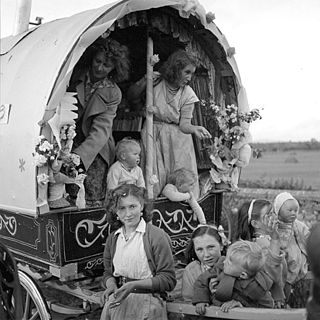 <span class="mw-page-title-main">Irish Travellers</span> Traditionally nomadic people of ethnic Irish origin