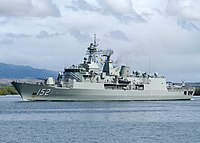 Angkatan laut AS 100707-N-0641S-247 HMAS Warramunga (FFH 152) berangkat dari Pangkalan Bersama Pearl Harbor-Hickam untuk mendukung Rim of the Pacific (RIMPAC) tahun 2010 exercises.jpg