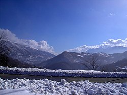 Canistro a Valle Roveto felől nézve