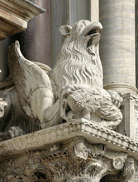 File:Venice - Statue of a griffin.jpg