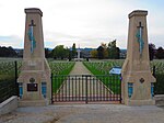 Verdun cimetiere militaire français faubourg pave.JPG