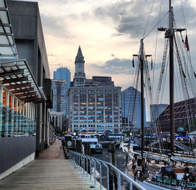 View_of_the_Customs_House_tower_from_the_New_England_Aquarium..png 0.353944 MP