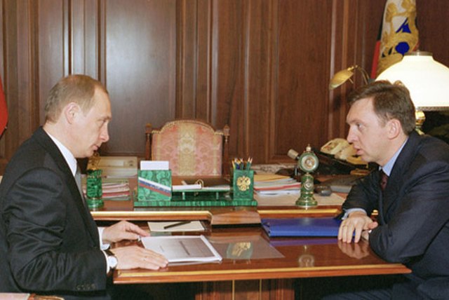 Putin (left) with Oleg Deripaska (right) in the Kremlin in March 2002