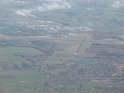 een luchtfoto van de luchthaven