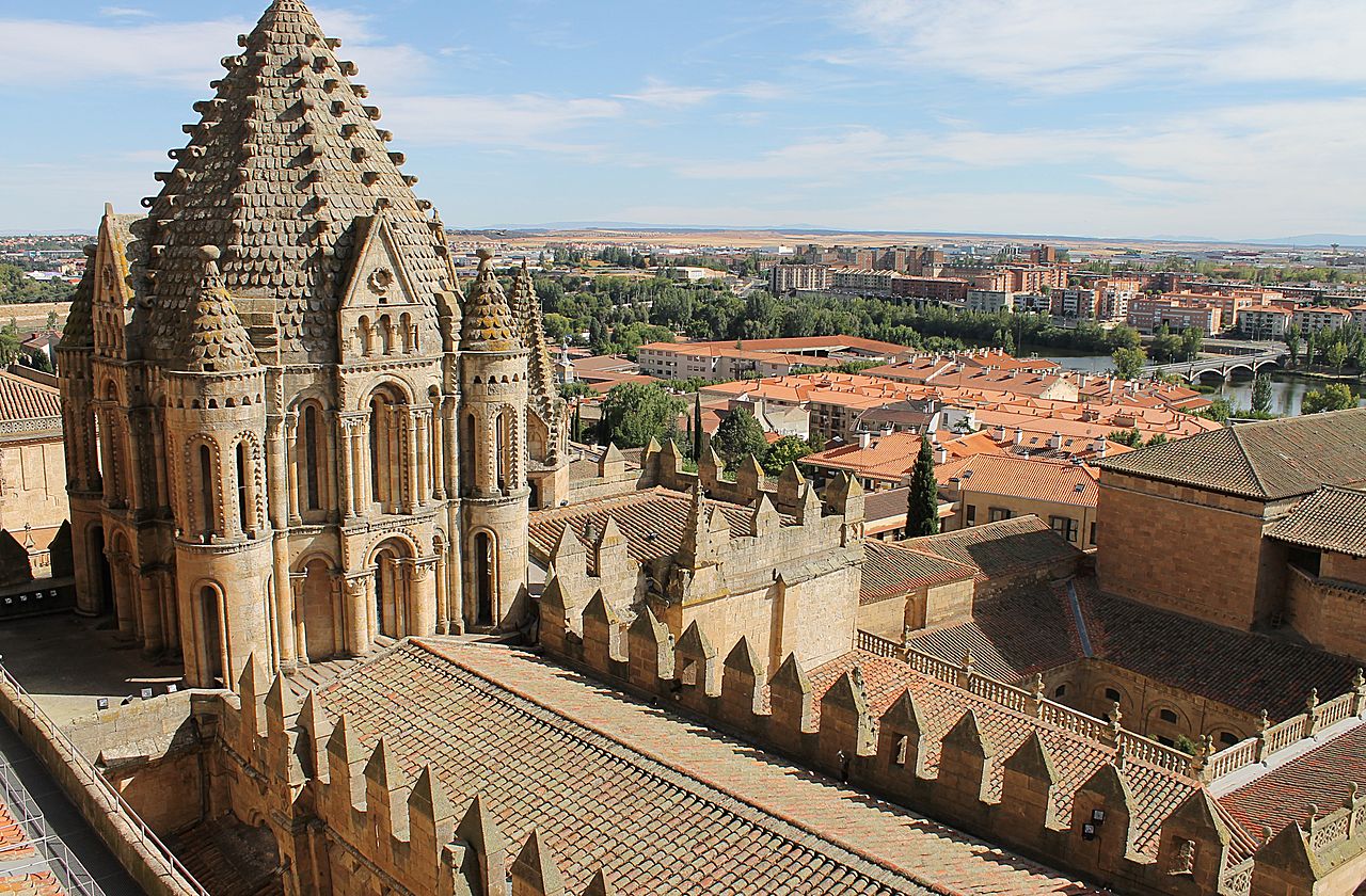 File:Vue sur la Cathédrale depuis la terrasse (8285633070).jpg 
