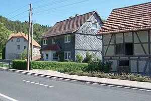 View over the town of Springen to the north, with the Kirchberg / Gertberg towering in the background.