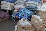 Katoenproducten op de markt in Wad Madani
