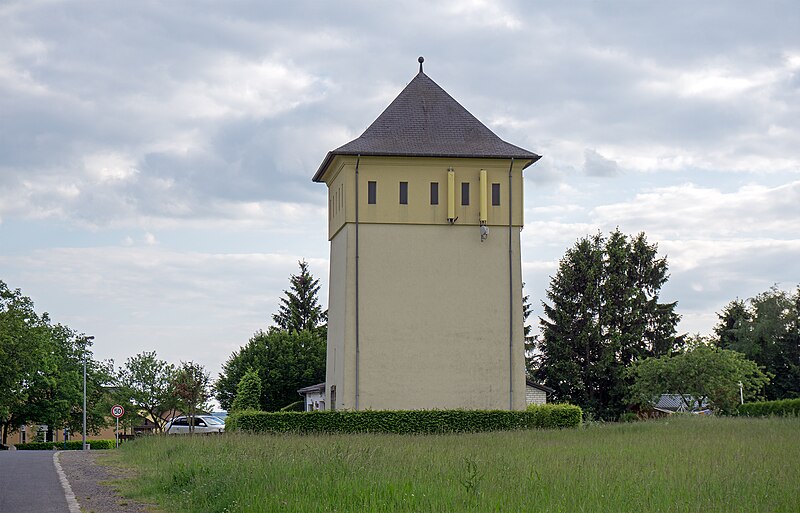 File:Wasserturm Hoscheid 01.jpg