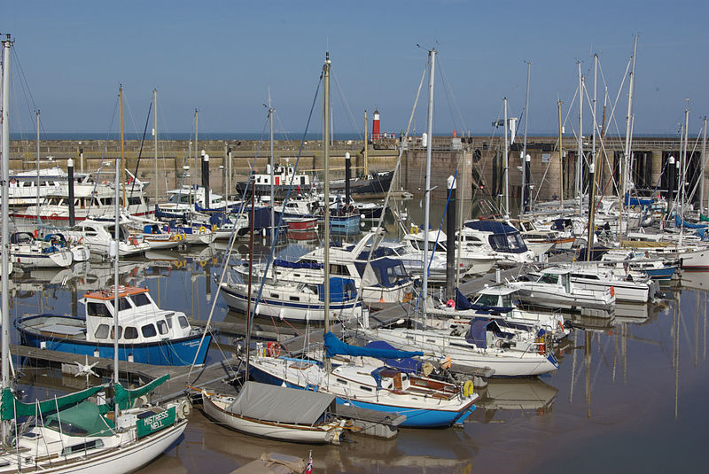 File:Watchet Harbour (geograph 2884504).jpg