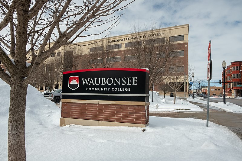 File:Waubonsee Community College Aurora Campus (50929379217).jpg