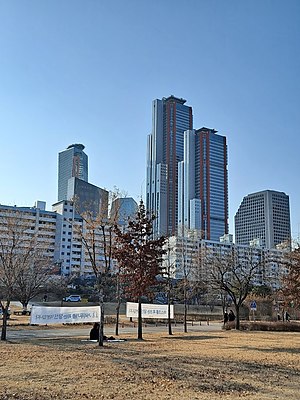 Park řeky Yeouido Han.jpg