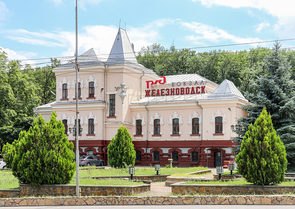 Железноводск проскурина. Железнодорожный вокзал Железноводск. ЖД станция Железноводск. ЖД вокзал Железноводск Бештау. Ж.Д. станция Железноводск.