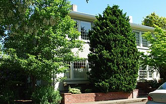 Front of building in 2008 Zula Linklater House Hillsboro Oregon.JPG