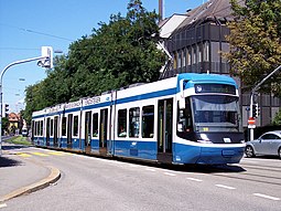 VBZ:n raitiovaunu reitillä 9.