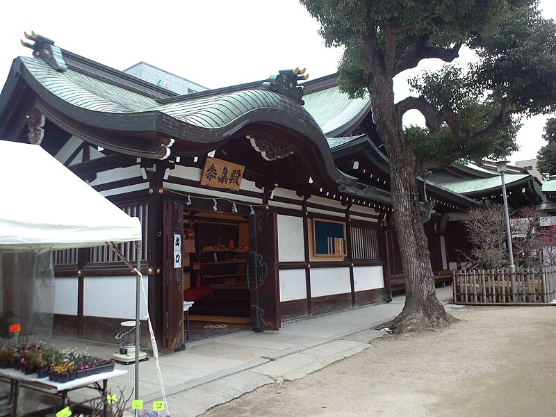 File:Ôsaka-ten'man-gû Shintô Shrine - Sanshû-den.jpg