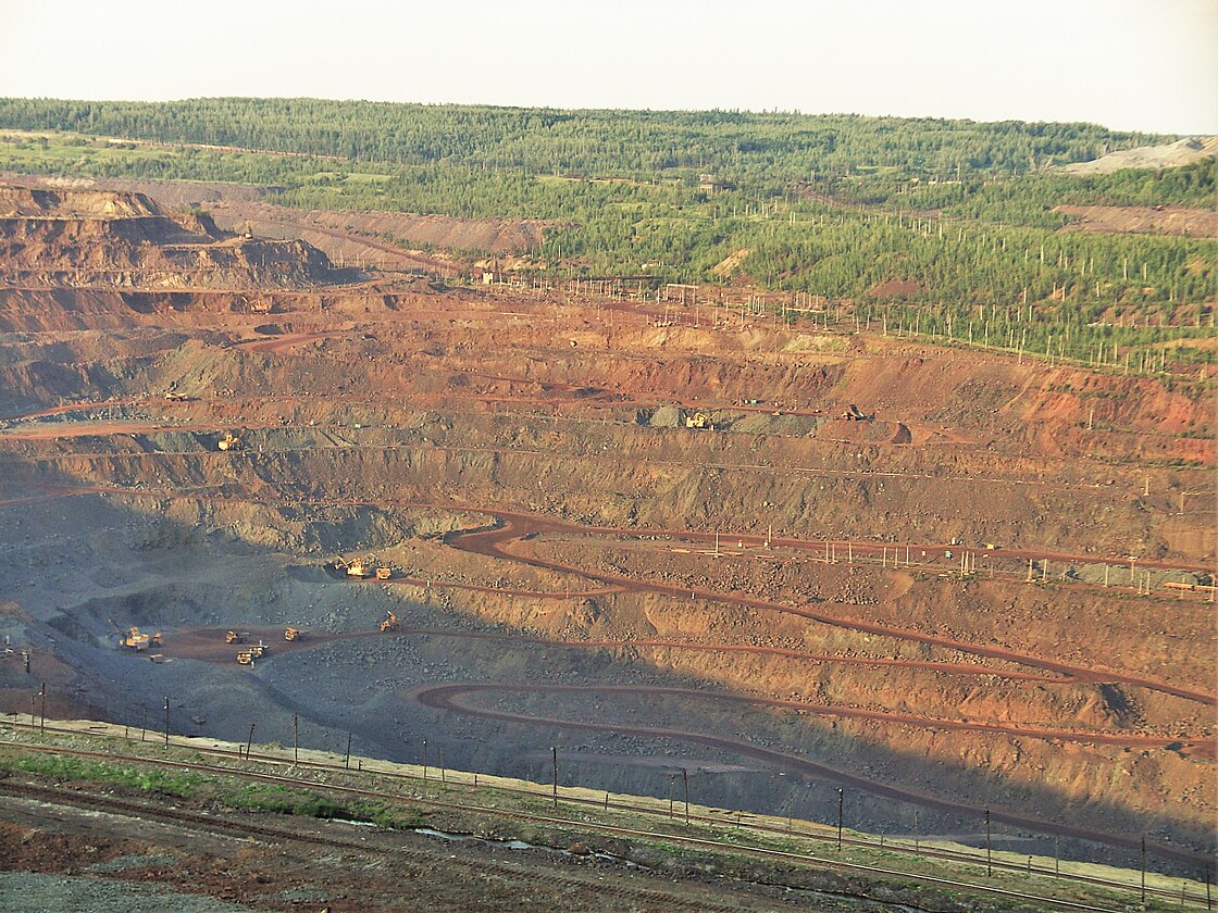 Площадка карьеры. ГОК Железногорск Курская область. Железногорский карьер Курская. Железногорск Курская область карьер. Михайловский ГОК Железногорск карьер.