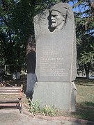 Мемориальная стела с горельефом П. Е. Дыбенко в Симферополе.
