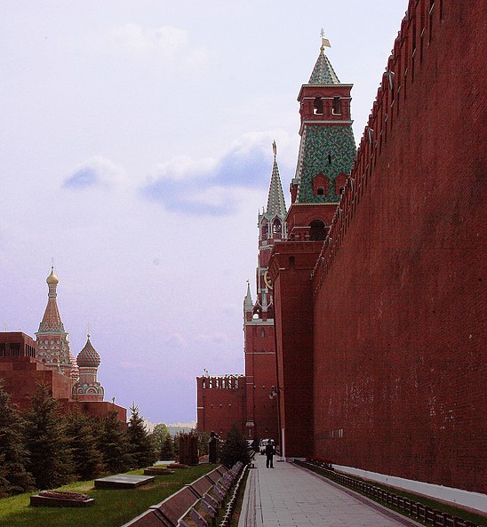 Все стены москвы. Московский Кремль 1485-1516. Московский Кремль Moscow Kremlin. Москва Кремль красная площадь Кремлевская стена. Краснокирпичный Кремль в Москве.