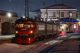 Tren eléctrico ER9pK en callejones sin salida de la estación