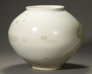 <span class="mw-page-title-main">Moon jar</span> Traditional Korean white porcelain jar