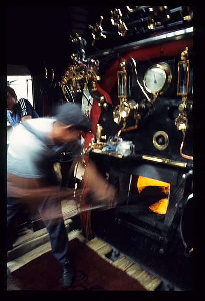 File:035. 1980-12. 1980-12. Crew of an S1 Shunter at Germiston (SA) Station - SAR.jpg