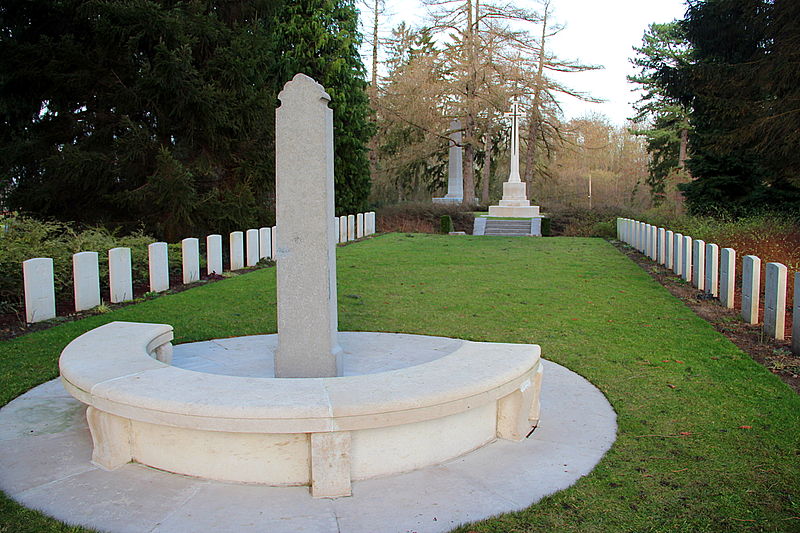 File:0 Cimetière militaire et mémorial britannique de Saint-Symphorien (1).JPG