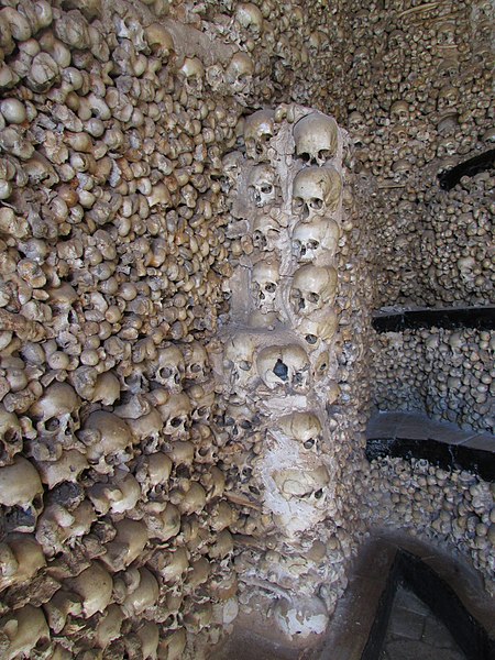 File:18-09-2017 Interior of Capela Dos Ossos, Largo do Ossario, Alcantarilha (2).JPG